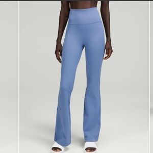 Lululemon Groove Super-High-Rise Flared Pant Nulu
Water Drop size 18